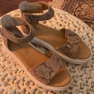 Vaneli sandals python print